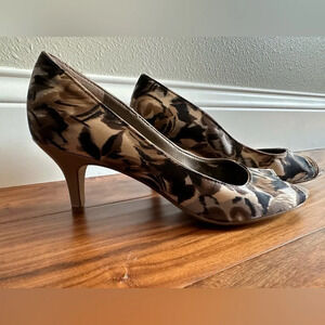 Bandalino Brown Tone Watercolor Design Peep Toe heel size 7